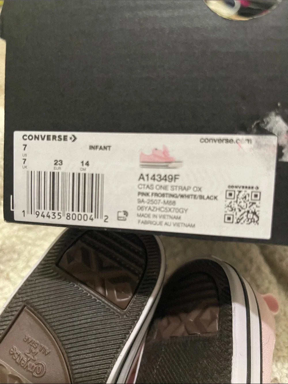 NEW- Converse - 7c or 8c